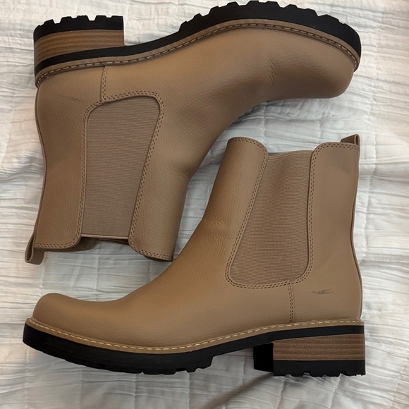 Universal Threads Chelsea Boot Lot - Picture 5 of 6